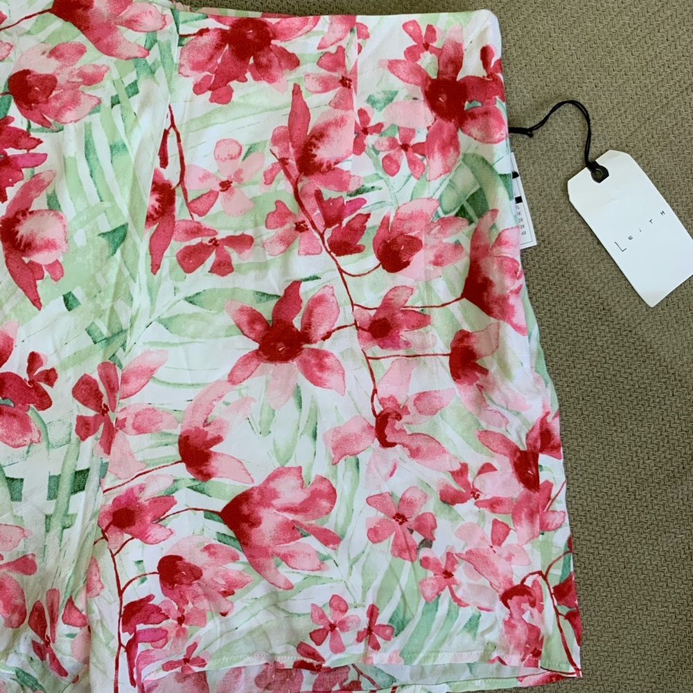 Floral shorts from Leith. NWT - Picture 2 of 6
